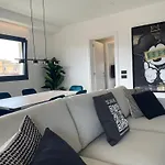 De Filippi Penthouse - 2br Sea View, Terrace & Parking, Old Town