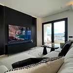 De Filippi Penthouse - 2br Sea View, Terrace & Parking, Old Town *