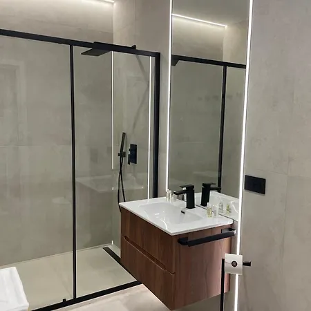 Luxurious High-end 2br Penthouse - Terrace - Great View - Parking - Historical Centre