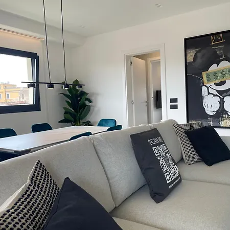 Luxurious High-end 2br Penthouse - Terrace - Great View - Parking - Historical Centre