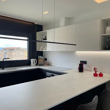 Apartment Luxurious High-end 2br Penthouse - Terrace - Great View - Parking - Historical Centre