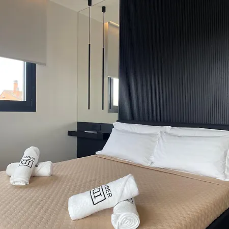 Apartment Luxurious High-end 2br Penthouse - Terrace - Great View - Parking - Historical Centre