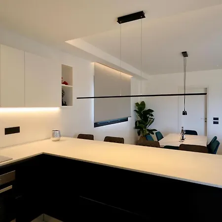 Luxurious High-end 2br Penthouse - Terrace - Great View - Parking - Historical Centre