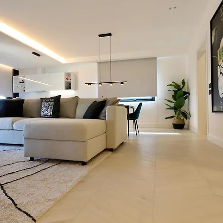 Luxurious High-end 2br Penthouse - Terrace - Great View - Parking - Historical Centre Apartment