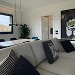 De Filippi Penthouse - 2br Sea View, Terrace & Parking, Old Town