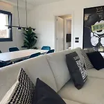 De Filippi Penthouse - 2br Sea View, Terrace & Parking, Old Town * Olbia