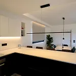 De Filippi Penthouse - 2br Sea View, Terrace & Parking, Old Town
