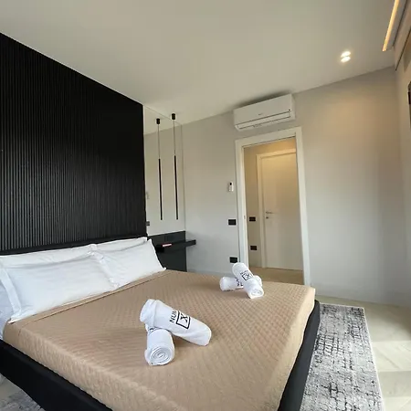 Luxurious High-end 2br Penthouse - Terrace - Great View - Parking - Historical Centre