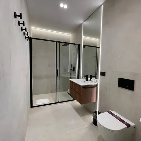 Luxurious High-end 2br Penthouse - Terrace - Great View - Parking - Historical Centre Lägenhet *