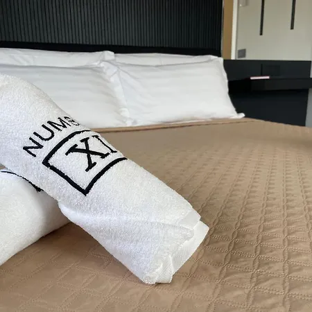 Luxurious High-end 2br Penthouse - Terrace - Great View - Parking - Historical Centre