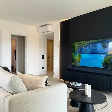 Luxurious High-end 2br Penthouse - Terrace - Great View - Parking - Historical Centre