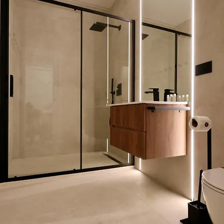 Lägenhet Luxurious High-end 2br Penthouse - Terrace - Great View - Parking - Historical Centre