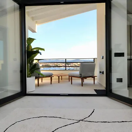 Lägenhet Luxurious High-end 2br Penthouse - Terrace - Great View - Parking - Historical Centre *