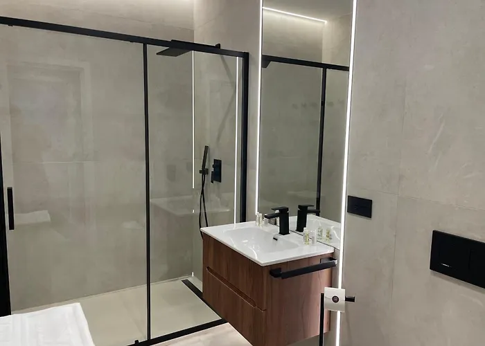 Luxurious High-end 2br Penthouse - Terrace - Great View - Parking - Historical Centre