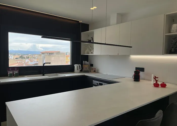 Apartment Luxurious High-end 2br Penthouse - Terrace - Great View - Parking - Historical Centre