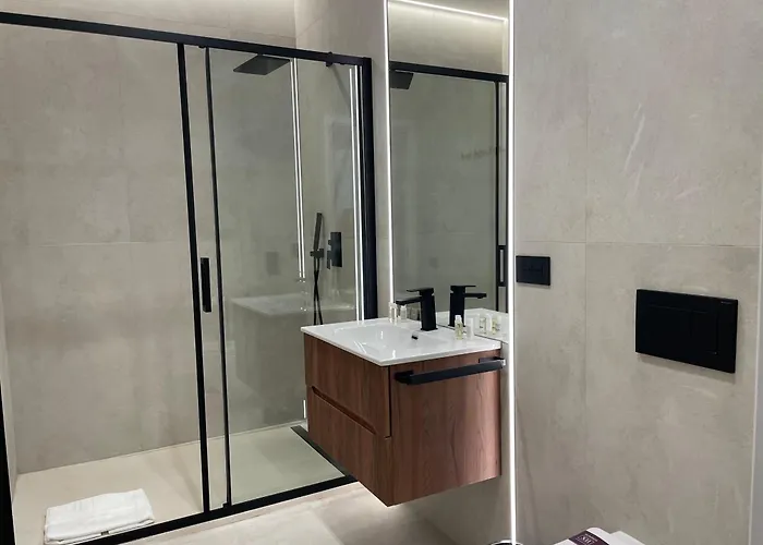 Luxurious High-end 2br Penthouse - Terrace - Great View - Parking - Historical Centre