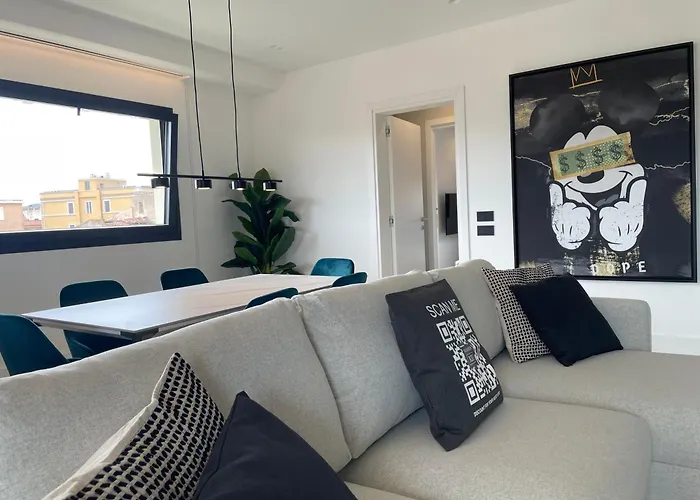 Luxurious High-end 2br Penthouse - Terrace - Great View - Parking - Historical Centre