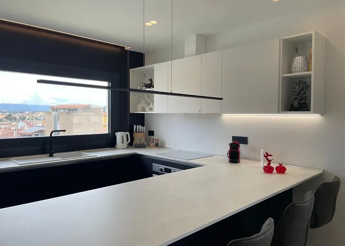 Apartment Luxurious High-end 2br Penthouse - Terrace - Great View - Parking - Historical Centre