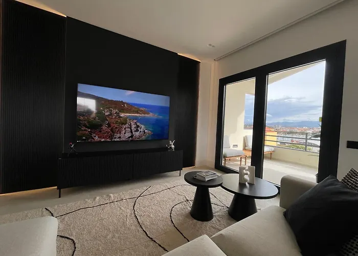 Apartment Luxurious High-end 2br Penthouse - Terrace - Great View - Parking - Historical Centre