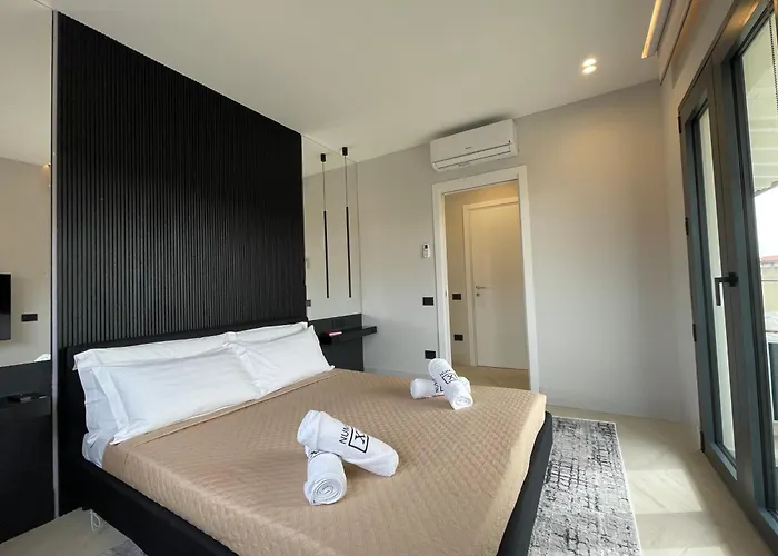 Luxurious High-end 2br Penthouse - Terrace - Great View - Parking - Historical Centre