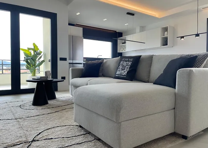 Apartment Luxurious High-end 2br Penthouse - Terrace - Great View - Parking - Historical Centre *