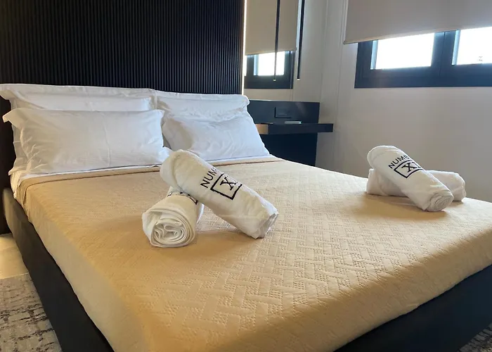 Apartment Luxurious High-end 2br Penthouse - Terrace - Great View - Parking - Historical Centre