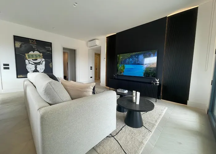 Luxurious High-end 2br Penthouse - Terrace - Great View - Parking - Historical Centre Apartment *