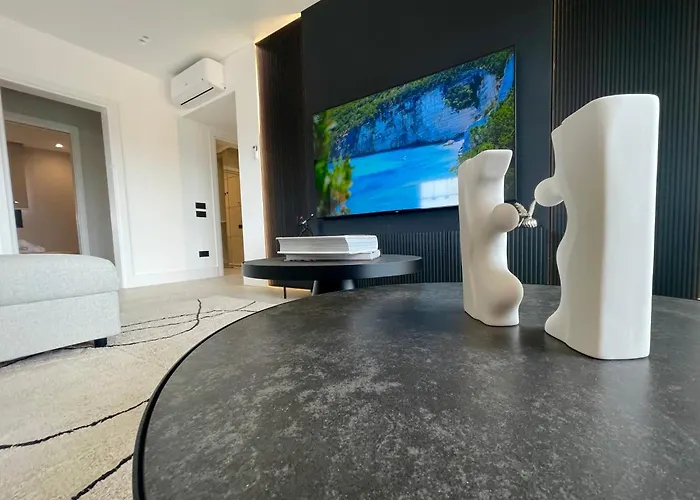 Luxurious High-end 2br Penthouse - Terrace - Great View - Parking - Historical Centre Apartment