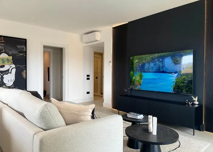 Luxurious High-end 2br Penthouse - Terrace - Great View - Parking - Historical Centre