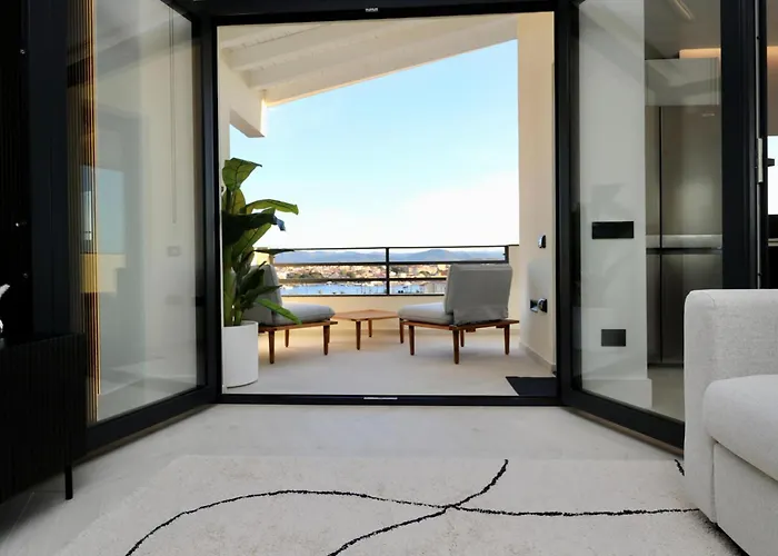 Apartment Luxurious High-end 2br Penthouse - Terrace - Great View - Parking - Historical Centre *