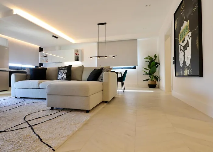 Luxurious High-end 2br Penthouse - Terrace - Great View - Parking - Historical Centre Apartment